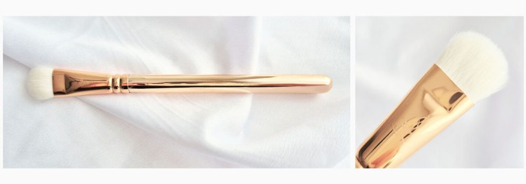 Grand pinceau plat pour appliquer les fards sur toute la paupière mobile.