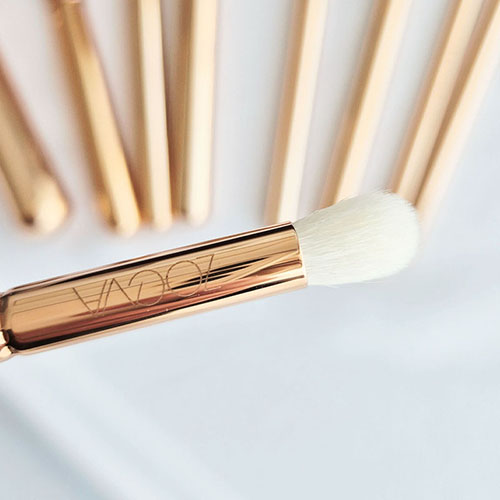 Petit pinceau estompeur rond pour le creux de paupière.