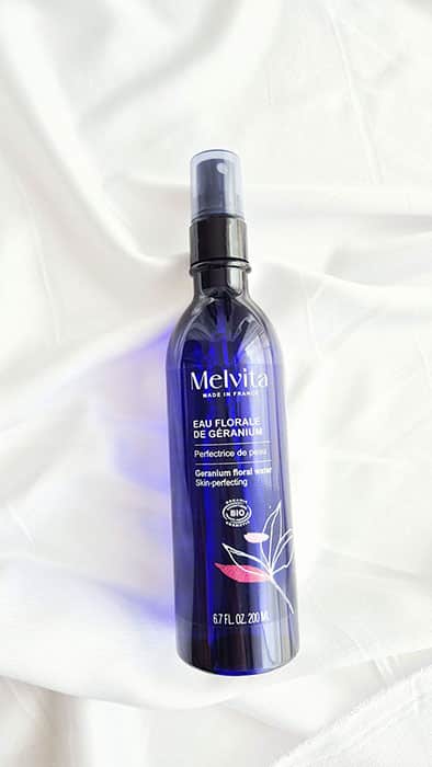 Hydrolat de géranium utilisé pour resserrer les pores du visage