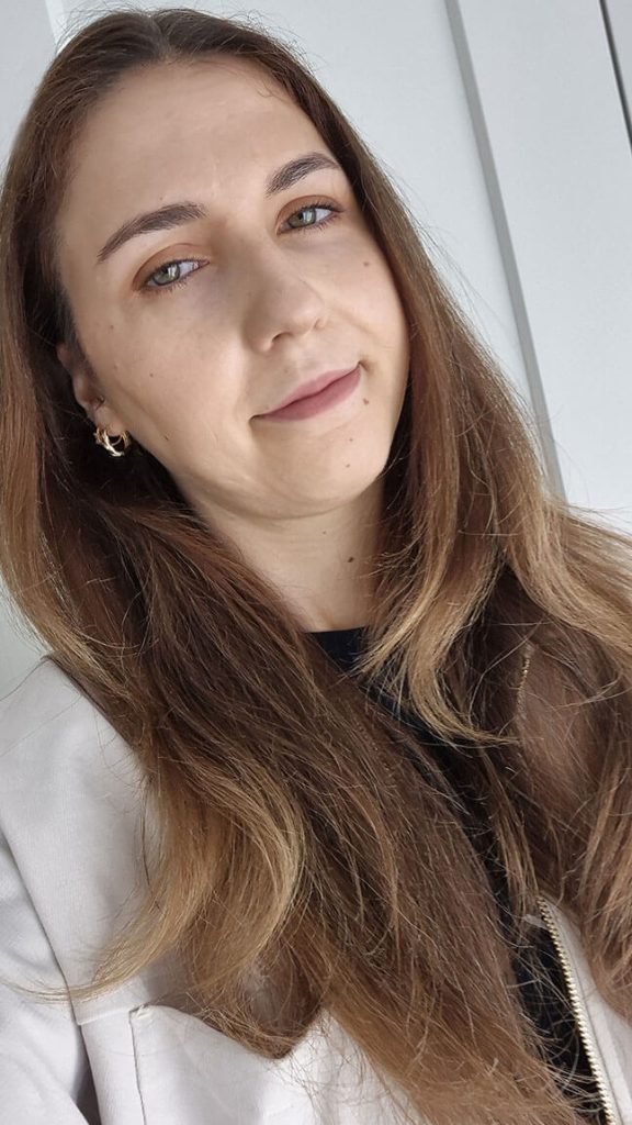 Teint unifié et naturel après l'application du fond de teint Dior Forever Hydra Nude en teinte 2N.