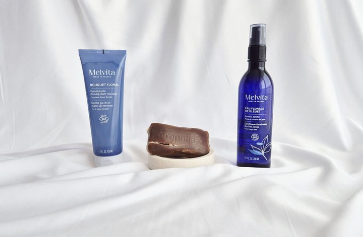 Routine démaquillage peau mixte avec gel démaquillant Melvita, savon Propolia et hydrolat