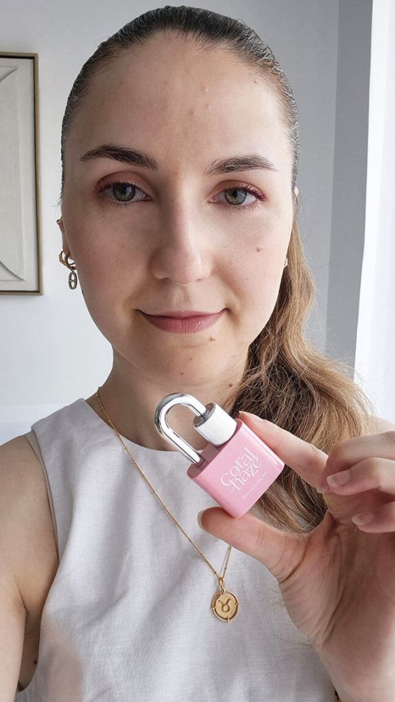 Je présente le Glow Lock Jelly Tint Coralhaze en teinte 101 Chou que j'ai testé pendant deux semaines.