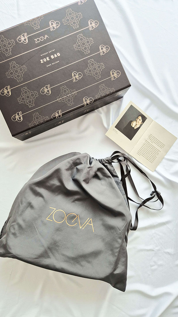 Boîte marron à motifs dorés et pochon gris Zoeva du set de pinceaux Zoeva Rose Gold