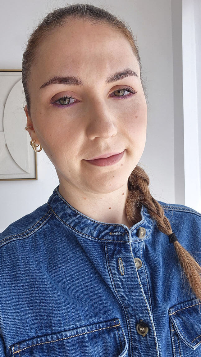 Maquillage des yeux avec le crayon Periwinkle 12H Colorful Sephora appliqué en muqueuse et ras de cils