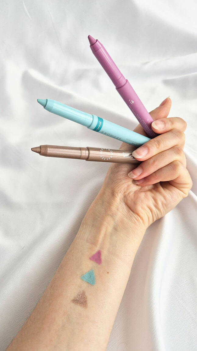 Swatches des crayons 12H Colorful Sephora Baby Blue, Periwinkle et Fawn Shimmer sur l’avant-bras