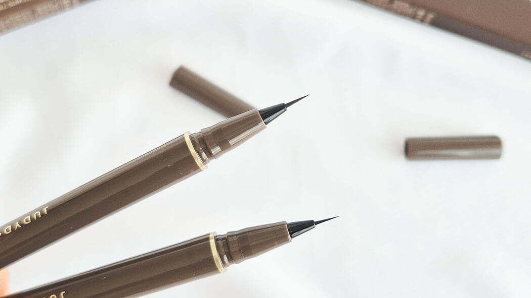 Pointe fine du Slim Liquid Eyeliner Judydoll