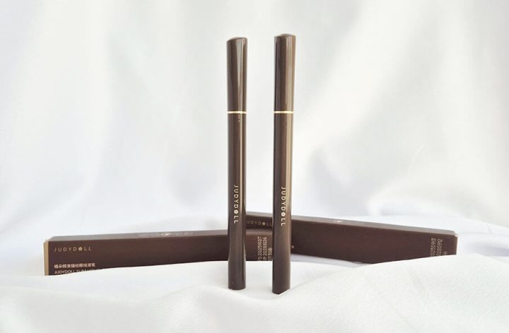 Slim Liquid Eyeliner Judydoll en deux teintes