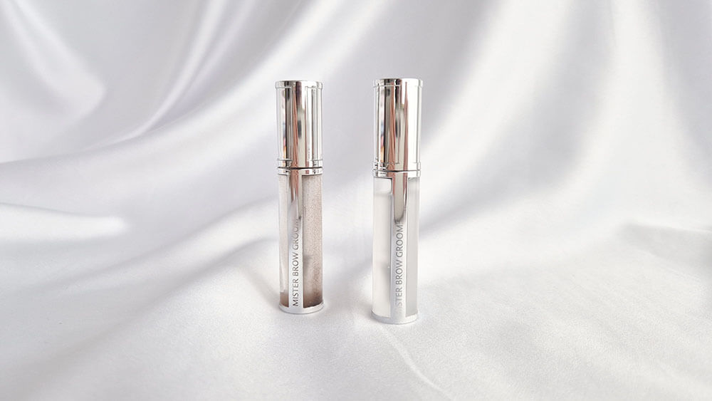 Deux tubes de Mister Brow Groom de Givenchy, l’un avec un gel devenu brunâtre et l’autre avec un gel transparent.