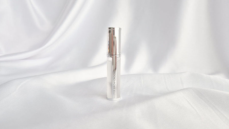 Tube transparent du gel fixateur Mister Brow Groom de Givenchy avec son bouchon argenté.